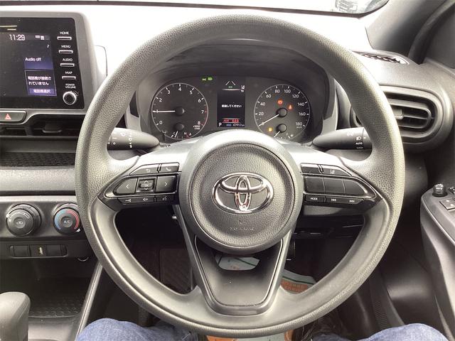 ヤリス Ｘ　バックカメラ　レーンアシスト　衝突被害軽減システム　オートライト　キーレスエントリー　電動格納ミラー　ＣＶＴ　盗難防止システム　衝突安全ボディ　ＡＢＳ　ＥＳＣ　ＵＳＢ　エアコン（14枚目）