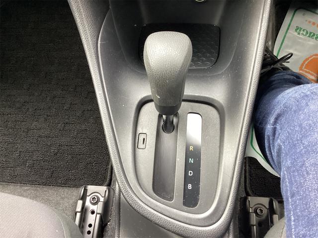 ヤリス Ｘ　バックカメラ　レーンアシスト　衝突被害軽減システム　オートライト　キーレスエントリー　電動格納ミラー　ＣＶＴ　盗難防止システム　衝突安全ボディ　ＡＢＳ　ＥＳＣ　ＵＳＢ　エアコン（17枚目）