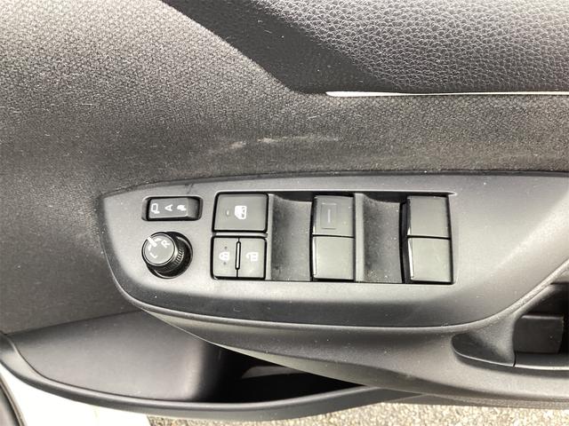 ヤリス Ｘ　バックカメラ　レーンアシスト　衝突被害軽減システム　オートライト　キーレスエントリー　電動格納ミラー　ＣＶＴ　盗難防止システム　衝突安全ボディ　ＡＢＳ　ＥＳＣ　ＵＳＢ　エアコン（19枚目）