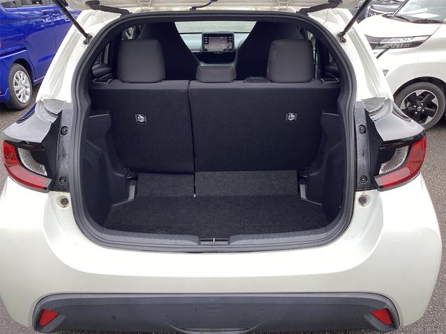 ヤリス Ｘ　バックカメラ　レーンアシスト　衝突被害軽減システム　オートライト　キーレスエントリー　電動格納ミラー　ＣＶＴ　盗難防止システム　衝突安全ボディ　ＡＢＳ　ＥＳＣ　ＵＳＢ　エアコン（23枚目）