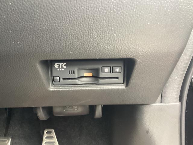 スイフトスポーツ ベースグレード　オートクルーズコントロール　アルミホイール　オートライト　ＬＥＤヘッドランプ　スマートキー　電動格納ミラー　シートヒーター　ＭＴ　盗難防止システム　衝突安全ボディ　ＡＢＳ　ＥＳＣ　ＣＤ　ＵＳＢ（7枚目）