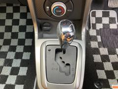 必ず使用するシフトレバー。確りと確認したいですね。 4