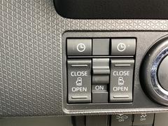 両側電動スライドドア！！荷物で手が塞がるなど簡単にドアの開閉が出来ます！何より力いらずで開閉ＯＫ！女性やお年寄りにも優しい。電動機能はＯＦＦにもできますから元気なお子様の駆け出しも安心！ 4