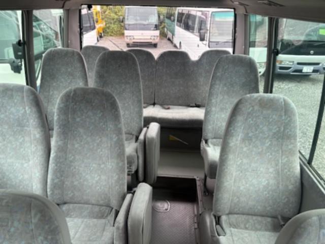 コースター ロングEXターボ マイクロバス・スイングオート・モケットリクライニングシート・冷蔵庫・ルームラック・バックカメラ・ディスプレイオーディオ・Rビューモニター・ドラレコ(前後カメラ)・ETC・フォグランプ・29人乗り(8枚目)