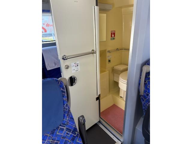 エアロエース ハイデッカー　４０人乗り・モケットリクライニングシート・回転台座シート（ペダル式）４脚・１００Ｖコンセント・トイレ・ナビ・ＤＶＤ・Ｒモニター（自動）・マイク・バック＆サイドビューカメラ・安全装置・火災警報装置（15枚目）