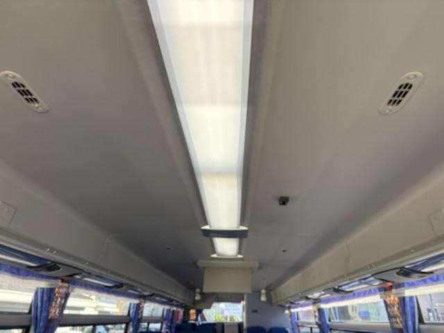 エアロエース ハイデッカー　４０人乗り・モケットリクライニングシート・回転台座シート（ペダル式）４脚・１００Ｖコンセント・トイレ・ナビ・ＤＶＤ・Ｒモニター（自動）・マイク・バック＆サイドビューカメラ・安全装置・火災警報装置（25枚目）