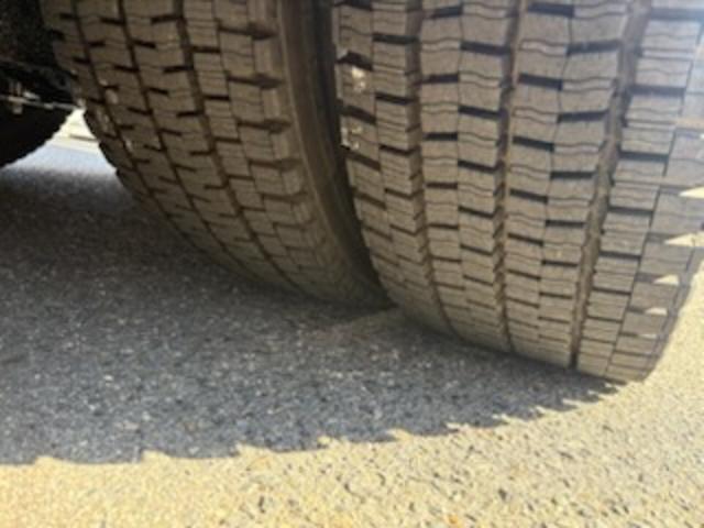 エアロエース ハイデッカー　４０人乗り・モケットリクライニングシート・回転台座シート（ペダル式）４脚・１００Ｖコンセント・トイレ・ナビ・ＤＶＤ・Ｒモニター（自動）・マイク・バック＆サイドビューカメラ・安全装置・火災警報装置（28枚目）