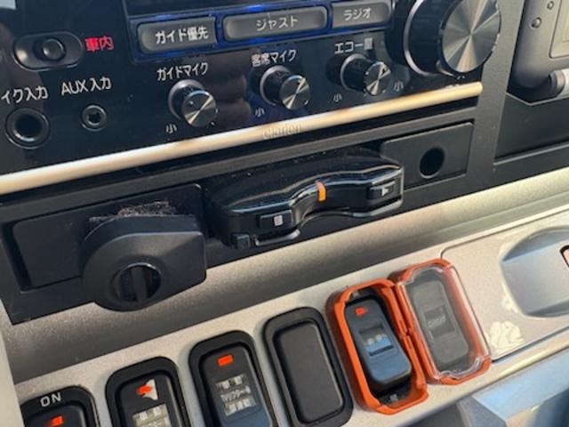 エアロエース ハイデッカー　４０人乗り・モケットリクライニングシート・回転台座シート（ペダル式）４脚・１００Ｖコンセント・トイレ・ナビ・ＤＶＤ・Ｒモニター（自動）・マイク・バック＆サイドビューカメラ・安全装置・火災警報装置（30枚目）