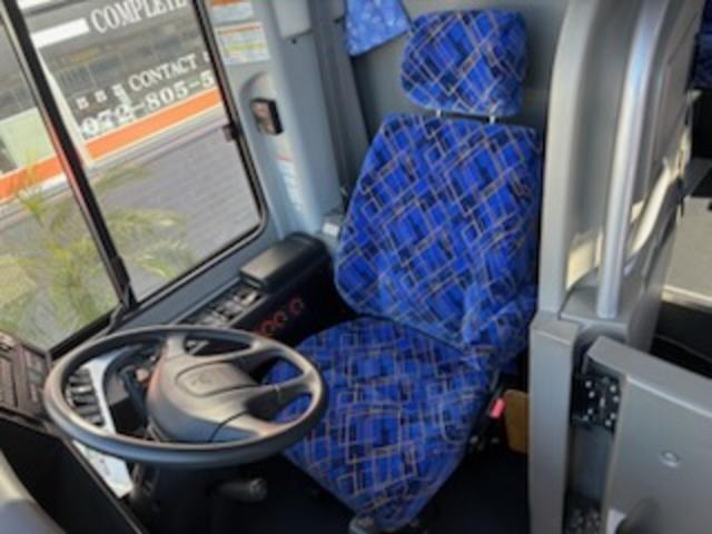 エアロエース ハイデッカー　４０人乗り・モケットリクライニングシート・回転台座シート（ペダル式）４脚・１００Ｖコンセント・トイレ・ナビ・ＤＶＤ・Ｒモニター（自動）・マイク・バック＆サイドビューカメラ・安全装置・火災警報装置（33枚目）