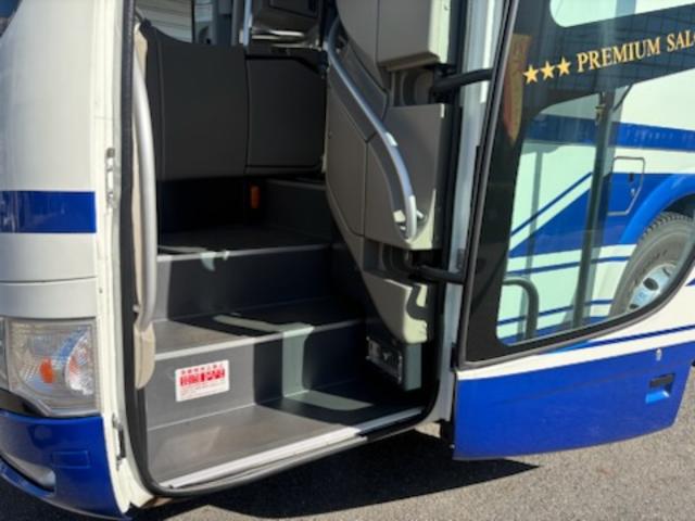 エアロエース ハイデッカー　４０人乗り・モケットリクライニングシート・回転台座シート（ペダル式）４脚・１００Ｖコンセント・トイレ・ナビ・ＤＶＤ・Ｒモニター（自動）・マイク・バック＆サイドビューカメラ・安全装置・火災警報装置（41枚目）