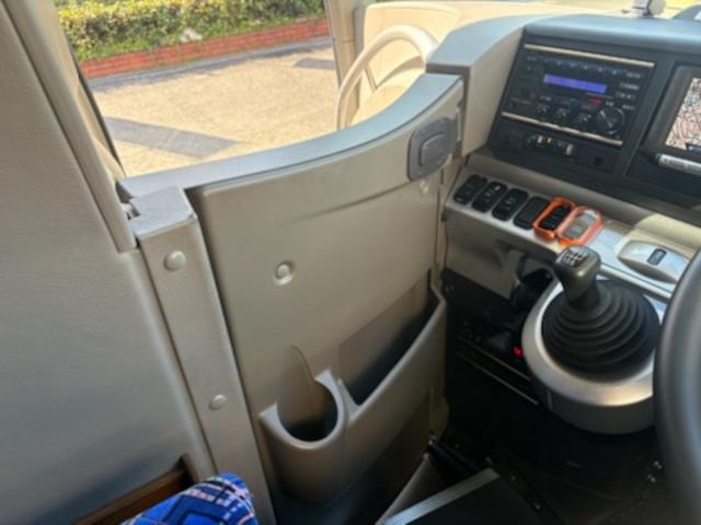 エアロエース ハイデッカー　４０人乗り・モケットリクライニングシート・回転台座シート（ペダル式）４脚・１００Ｖコンセント・トイレ・ナビ・ＤＶＤ・Ｒモニター（自動）・マイク・バック＆サイドビューカメラ・安全装置・火災警報装置（47枚目）