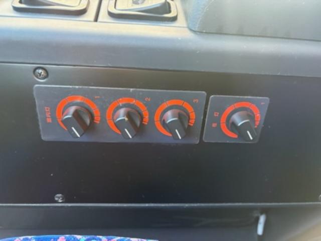 エアロエース ハイデッカー　４０人乗り・モケットリクライニングシート・回転台座シート（ペダル式）４脚・１００Ｖコンセント・トイレ・ナビ・ＤＶＤ・Ｒモニター（自動）・マイク・バック＆サイドビューカメラ・安全装置・火災警報装置（54枚目）