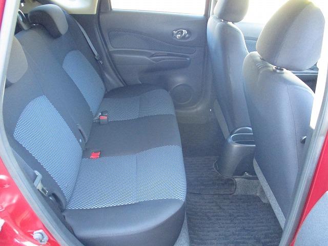 ノート X ナビ ワンセグTV スマートキー ETC 電動格納ドアミラー プライバシーガラス Wエアバッグ ABS フロアシフト アイドリングストップ DVD再生(11枚目)