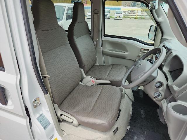 ＮＶ１００クリッパーバン ＤＸ　セーフティパッケージ　ハイルーフ　５速オートギアシフト車　衝突軽減ブレーキ　キーレスキー　クリアランスソナー　ＥＴＣ　Ｗエアバッグ　ＡＢＳ　ＥＳＣ　両側スライドドア　オーバーヘッドシェルフ（10枚目）