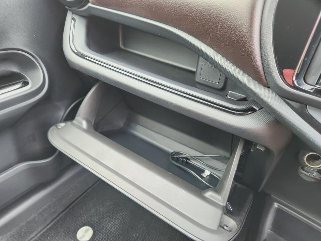 アクア Ｇ　禁煙車　セーフティセンス　ナビ　キーレスキー　ＥＴＣ　電動格納ドアミラー　プライバシーガラス　アイドリングストップ　クルーズコントロール　Ｗエアバッグ　ＡＢＳ　ＥＳＣ（29枚目）