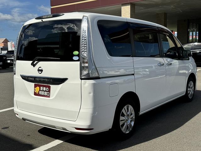 セレナ ２０Ｓ　ナビ　バックカメラ　ＥＴＣ　キーレスキー　クルーズコントロール　３列シート　８人乗り　電動格納ドアミラー　プライバシーガラス　両側スライドドア　オートライト（5枚目）