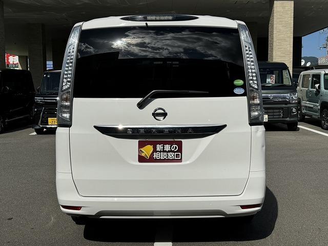 セレナ ２０Ｓ　ナビ　バックカメラ　ＥＴＣ　キーレスキー　クルーズコントロール　３列シート　８人乗り　電動格納ドアミラー　プライバシーガラス　両側スライドドア　オートライト（6枚目）
