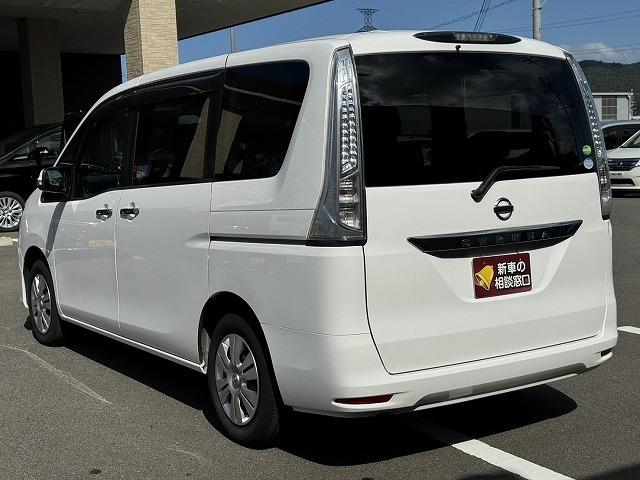 セレナ ２０Ｓ　ナビ　バックカメラ　ＥＴＣ　キーレスキー　クルーズコントロール　３列シート　８人乗り　電動格納ドアミラー　プライバシーガラス　両側スライドドア　オートライト（7枚目）