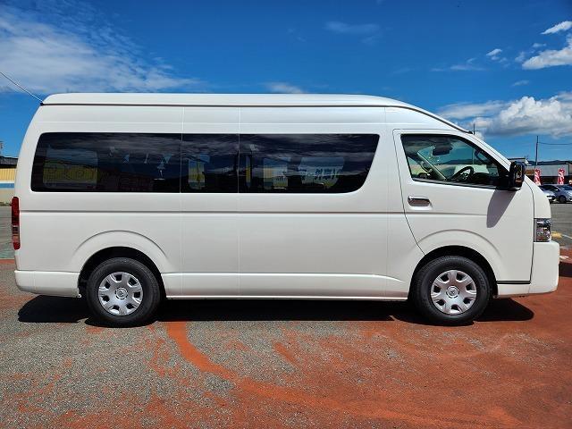 ハイエースワゴン グランドキャビン　ナビ　全方位カメラ　クリアランスソナー　衝突軽減ブレーキ　車線逸脱警報　スマートキー　ＥＴＣ　電動格納ドアミラー　電動スライドドア　禁煙車　ＬＥＤヘッドライト　１００Ｖ電源　１０人乗り（13枚目）