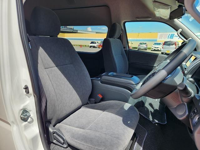 ハイエースワゴン グランドキャビン　ナビ　全方位カメラ　クリアランスソナー　衝突軽減ブレーキ　車線逸脱警報　スマートキー　ＥＴＣ　電動格納ドアミラー　電動スライドドア　禁煙車　ＬＥＤヘッドライト　１００Ｖ電源　１０人乗り（19枚目）