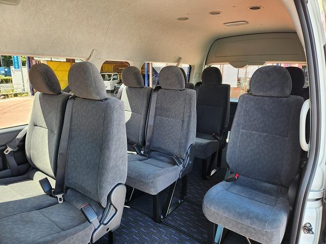 ハイエースワゴン グランドキャビン　ナビ　全方位カメラ　クリアランスソナー　衝突軽減ブレーキ　車線逸脱警報　スマートキー　ＥＴＣ　電動格納ドアミラー　電動スライドドア　禁煙車　ＬＥＤヘッドライト　１００Ｖ電源　１０人乗り（20枚目）