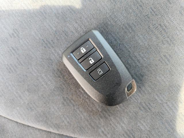 ハイエースワゴン グランドキャビン　ナビ　全方位カメラ　クリアランスソナー　衝突軽減ブレーキ　車線逸脱警報　スマートキー　ＥＴＣ　電動格納ドアミラー　電動スライドドア　禁煙車　ＬＥＤヘッドライト　１００Ｖ電源　１０人乗り（24枚目）