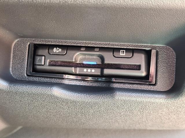 ハイエースワゴン グランドキャビン　ナビ　全方位カメラ　クリアランスソナー　衝突軽減ブレーキ　車線逸脱警報　スマートキー　ＥＴＣ　電動格納ドアミラー　電動スライドドア　禁煙車　ＬＥＤヘッドライト　１００Ｖ電源　１０人乗り（25枚目）