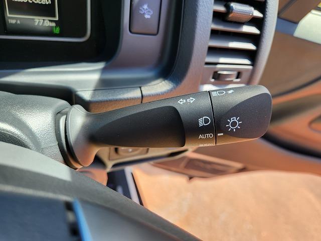 ハイエースワゴン グランドキャビン　ナビ　全方位カメラ　クリアランスソナー　衝突軽減ブレーキ　車線逸脱警報　スマートキー　ＥＴＣ　電動格納ドアミラー　電動スライドドア　禁煙車　ＬＥＤヘッドライト　１００Ｖ電源　１０人乗り（29枚目）