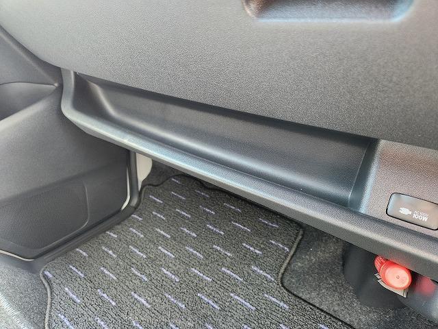 ハイエースワゴン グランドキャビン　ナビ　全方位カメラ　クリアランスソナー　衝突軽減ブレーキ　車線逸脱警報　スマートキー　ＥＴＣ　電動格納ドアミラー　電動スライドドア　禁煙車　ＬＥＤヘッドライト　１００Ｖ電源　１０人乗り（36枚目）