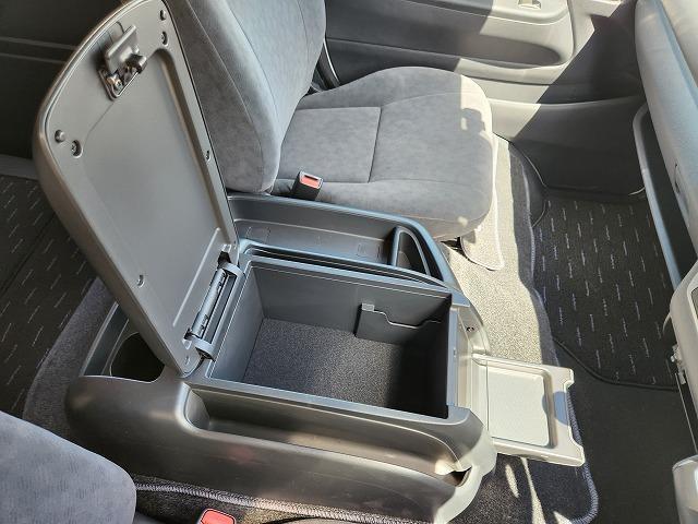 ハイエースワゴン グランドキャビン　ナビ　全方位カメラ　クリアランスソナー　衝突軽減ブレーキ　車線逸脱警報　スマートキー　ＥＴＣ　電動格納ドアミラー　電動スライドドア　禁煙車　ＬＥＤヘッドライト　１００Ｖ電源　１０人乗り（39枚目）