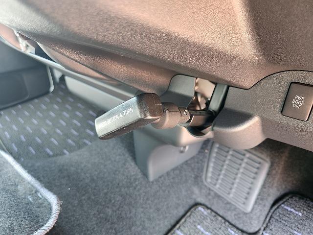 ハイエースワゴン グランドキャビン　ナビ　全方位カメラ　クリアランスソナー　衝突軽減ブレーキ　車線逸脱警報　スマートキー　ＥＴＣ　電動格納ドアミラー　電動スライドドア　禁煙車　ＬＥＤヘッドライト　１００Ｖ電源　１０人乗り（40枚目）