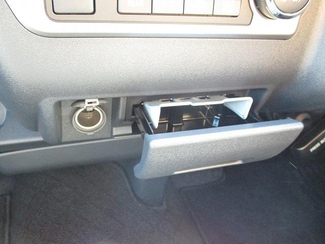 ハイエースワゴン グランドキャビン　ナビ　全方位カメラ　クリアランスソナー　衝突軽減ブレーキ　車線逸脱警報　スマートキー　ＥＴＣ　電動格納ドアミラー　電動スライドドア　禁煙車　ＬＥＤヘッドライト　１００Ｖ電源　１０人乗り（41枚目）