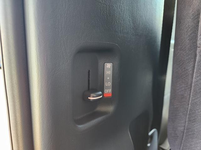 ハイエースワゴン グランドキャビン　ナビ　全方位カメラ　クリアランスソナー　衝突軽減ブレーキ　車線逸脱警報　スマートキー　ＥＴＣ　電動格納ドアミラー　電動スライドドア　禁煙車　ＬＥＤヘッドライト　１００Ｖ電源　１０人乗り（45枚目）