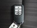◆スマートキー◆カギをバッグやポケットに入れたままでもドアロックの開閉ができる『スマートキー』付き！雨天や暗くなってもカギを取り出す必要がなくドアの開錠＆エンジンも始動できます