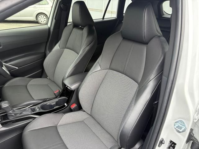 カローラクロス ハイブリッド　Ｚ　モデリスタフルエアロ　９インチディスプレイオーディオ　バックカメラ　ブラインドスポットモニター　レーダークルーズコントロール　ナビキット　フルセグＴＶ　ＥＴＣ　ハンズフリーパワーバックドア　スペアキー（22枚目）