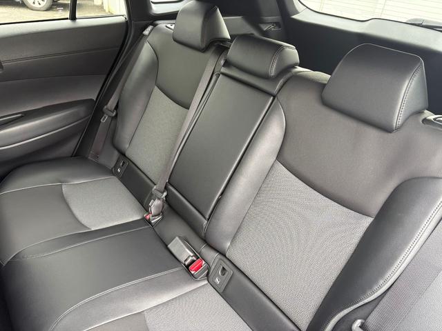 カローラクロス ハイブリッド　Ｚ　モデリスタフルエアロ　９インチディスプレイオーディオ　バックカメラ　ブラインドスポットモニター　レーダークルーズコントロール　ナビキット　フルセグＴＶ　ＥＴＣ　ハンズフリーパワーバックドア　スペアキー（23枚目）