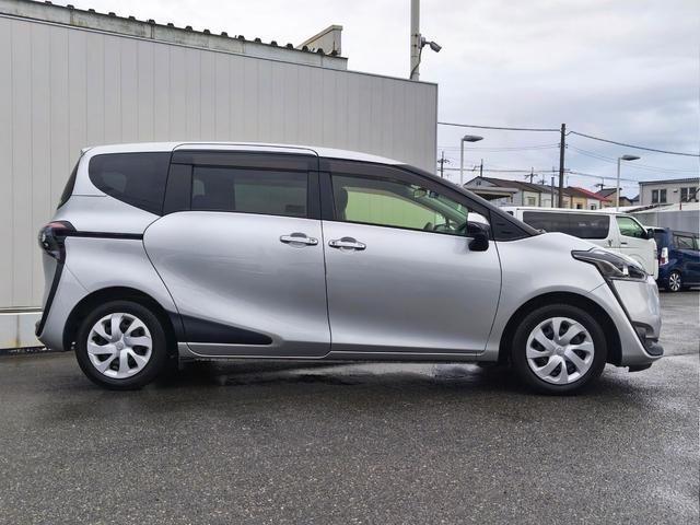 シエンタ Ｇ　７人乗り　純正ＨＤＤナビ　バックカメラ　両側パワースライドドア　ＬＥＤヘッドライト　純正前後ドラレコ　トヨタセーフティセンス　レーンアシスト　オートハイビーム　スマートエントリー　スペアキー　ＥＴＣ（11枚目）