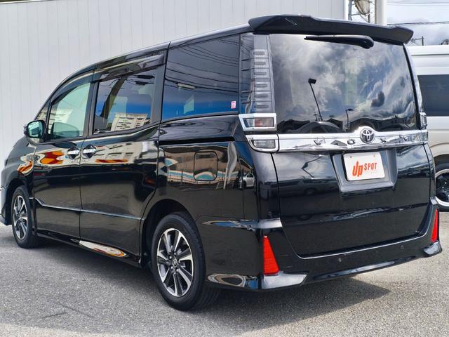 ヴォクシー ＺＳ　煌ＩＩＩ　７人乗り　純正ＳＤナビ　バックカメラ　両側パワースライドドア　バックドアイージークローザー　パーキングサポートブレーキ　クルーズコントロール　ＬＥＤヘッドライト　純正フロントドラレコ　ＥＴＣ　ＴＶ（3枚目）