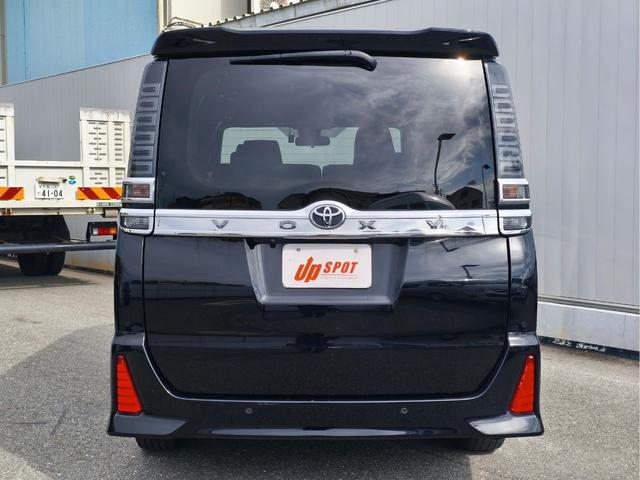 ヴォクシー ＺＳ　煌ＩＩＩ　７人乗り　純正ＳＤナビ　バックカメラ　両側パワースライドドア　バックドアイージークローザー　パーキングサポートブレーキ　クルーズコントロール　ＬＥＤヘッドライト　純正フロントドラレコ　ＥＴＣ　ＴＶ（12枚目）