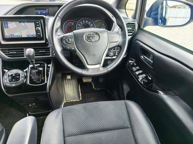 ヴォクシー ＺＳ　煌ＩＩＩ　７人乗り　純正ＳＤナビ　バックカメラ　両側パワースライドドア　バックドアイージークローザー　パーキングサポートブレーキ　クルーズコントロール　ＬＥＤヘッドライト　純正フロントドラレコ　ＥＴＣ　ＴＶ（14枚目）