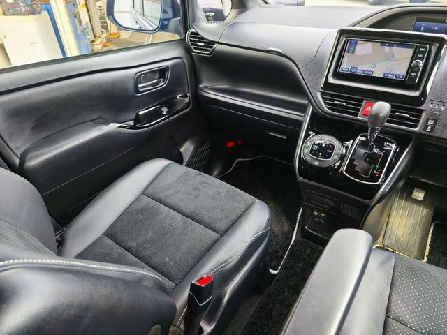 ヴォクシー ＺＳ　煌ＩＩＩ　７人乗り　純正ＳＤナビ　バックカメラ　両側パワースライドドア　バックドアイージークローザー　パーキングサポートブレーキ　クルーズコントロール　ＬＥＤヘッドライト　純正フロントドラレコ　ＥＴＣ　ＴＶ（15枚目）