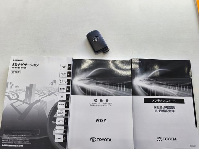 ヴォクシー ＺＳ　煌ＩＩＩ　７人乗り　純正ＳＤナビ　バックカメラ　両側パワースライドドア　バックドアイージークローザー　パーキングサポートブレーキ　クルーズコントロール　ＬＥＤヘッドライト　純正フロントドラレコ　ＥＴＣ　ＴＶ（40枚目）