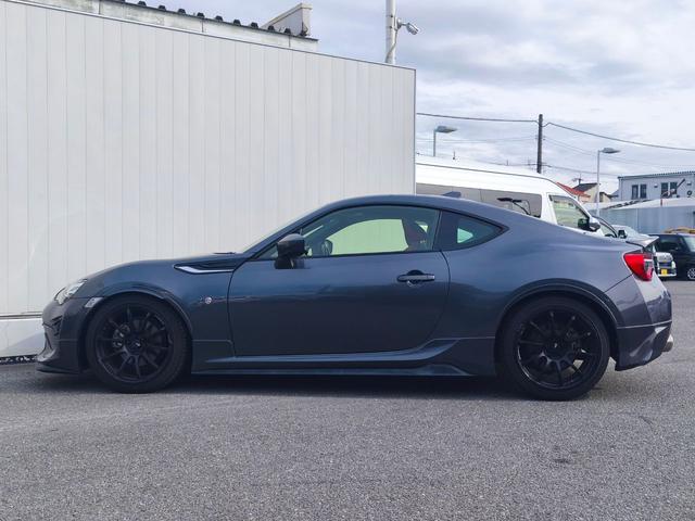８６ ＧＴ　６速ＭＴ　ＴＲＤフロント・サイドエアロ　トランクスポイラー　ブリッツ車高調　エアサクションキット　純正ナビ　Ｂカメラ　クルーズコントロール　ＥＴＣ　アドバンスポーツ１８インチアルミ　スペアキー（13枚目）