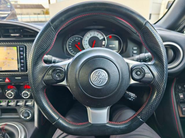 ８６ ＧＴ　６速ＭＴ　ＴＲＤフロント・サイドエアロ　トランクスポイラー　ブリッツ車高調　エアサクションキット　純正ナビ　Ｂカメラ　クルーズコントロール　ＥＴＣ　アドバンスポーツ１８インチアルミ　スペアキー（17枚目）