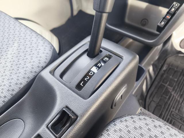 キャリイトラック 60周年記念車 デュアルカメラブレーキサポート レーンアシスト HIDヘッドライト エアコン パワステ パワーウィンドゥ ETC 純正オーディオ ワイヤレスキー 荷室ラバーマット スペアキー(19枚目)