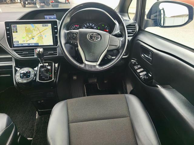 ノア Ｓｉ　ダブルバイビーＩＩＩ　純正１０インチナビ　純正１２インチ後席モニター　純正前後ドラレコ　純正リアルーフスポイラー　リアオートエアコン　クルーズコントロール　パーキングサポートブレーキ　両側パワースライドドア　スペアキー（14枚目）