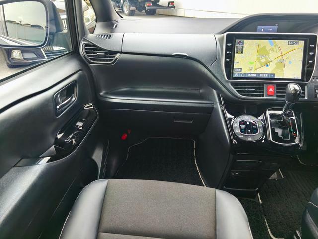 ノア Ｓｉ　ダブルバイビーＩＩＩ　純正１０インチナビ　純正１２インチ後席モニター　純正前後ドラレコ　純正リアルーフスポイラー　リアオートエアコン　クルーズコントロール　パーキングサポートブレーキ　両側パワースライドドア　スペアキー（15枚目）