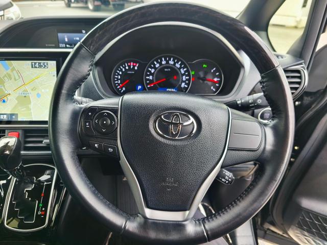 ノア Ｓｉ　ダブルバイビーＩＩＩ　純正１０インチナビ　純正１２インチ後席モニター　純正前後ドラレコ　純正リアルーフスポイラー　リアオートエアコン　クルーズコントロール　パーキングサポートブレーキ　両側パワースライドドア　スペアキー（16枚目）