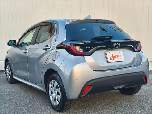 ヤリス G ディスプレイオーディオプラス パノラミックビューモニター ブラインドスポットモニター フルセグTV HDMI再生 ETC2.0 スペアタイヤ 前席シートヒーター 純正前後ドラレコ スペアキー(3枚目)