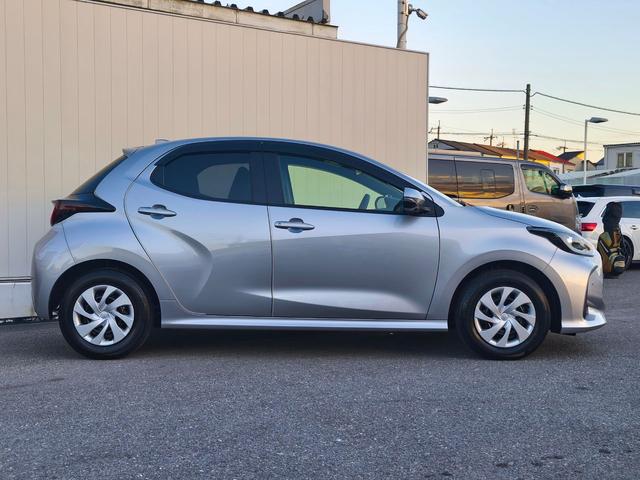 ヤリス G ディスプレイオーディオプラス パノラミックビューモニター ブラインドスポットモニター フルセグTV HDMI再生 ETC2.0 スペアタイヤ 前席シートヒーター 純正前後ドラレコ スペアキー(11枚目)